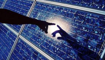 光伏市場(chǎng)迎來(lái)整合年 供大于求促行業(yè)加速洗牌