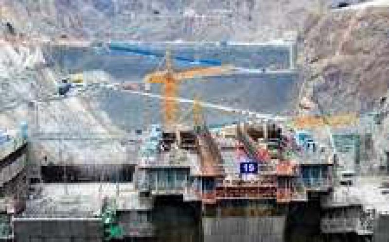 白鶴灘水電站大壩工程首個導(dǎo)流底孔澆筑封頂